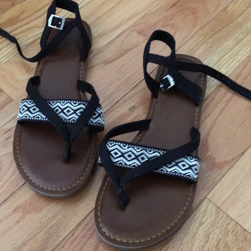 Toms Sandals - Black and White design
